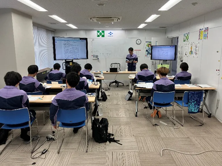 安全教育の座学風景